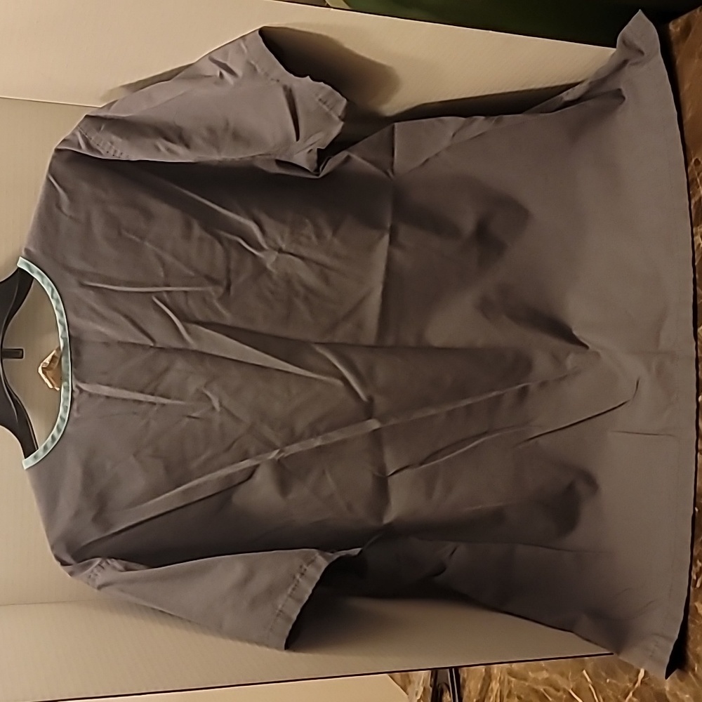 Scrub top - Picture 4 of 4